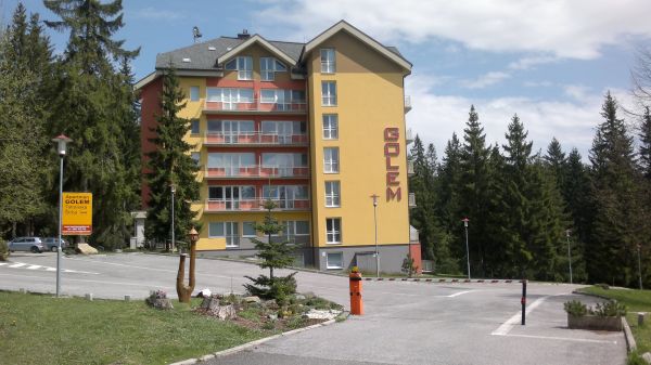 Hotel Golem a jeho okolie - Golem, mj 2013