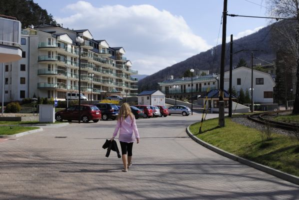 Bl�zke okolie apartm�nu - susedn� hotel Kristoff Plaza